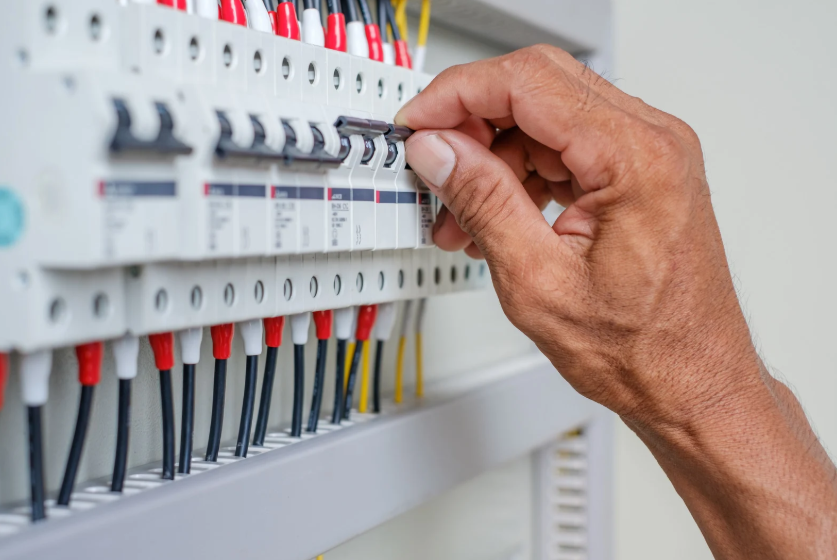 You are currently viewing How to Tell if a Circuit Breaker is Bad: A Simple Guide to Spotting Issues