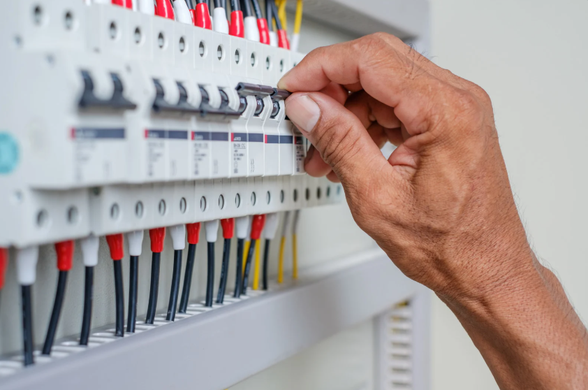 You are currently viewing Is Your Circuit Breaker Acting Up? Here’s How to Tell